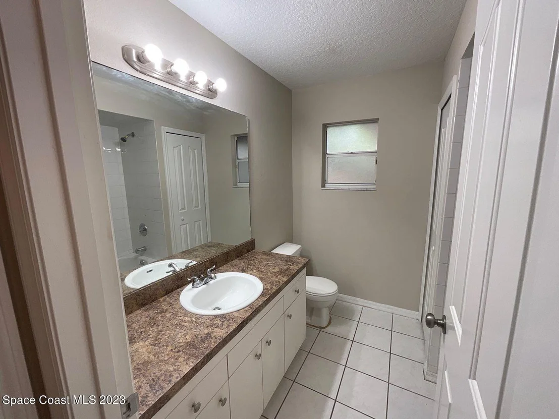 Photo of 6420 Golfview Avenue