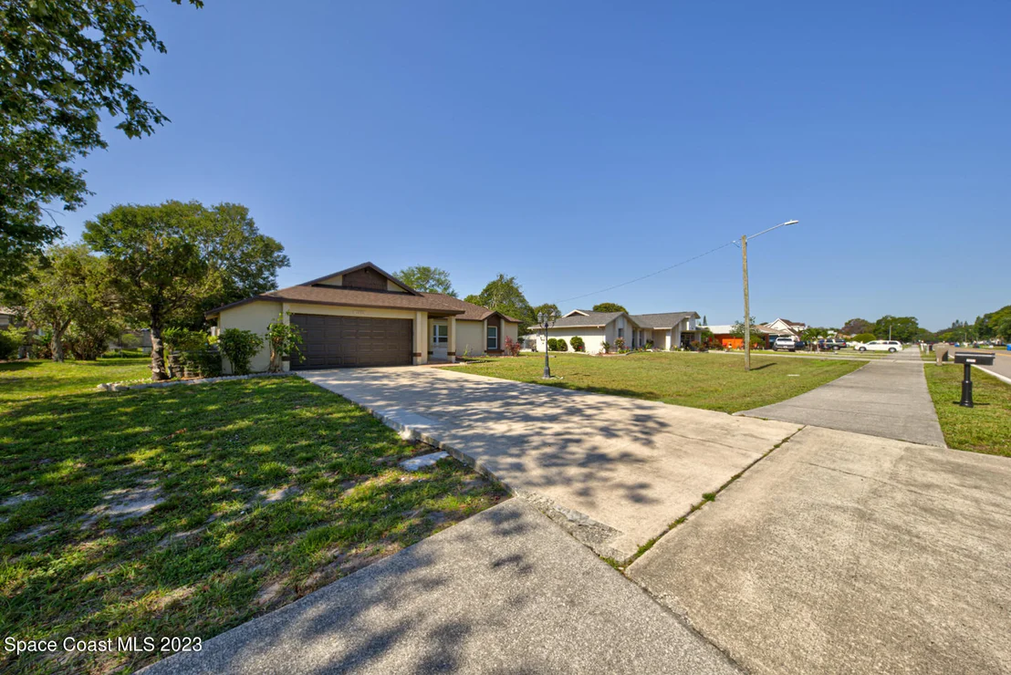 Photo of 1802 Fallon Boulevard NE