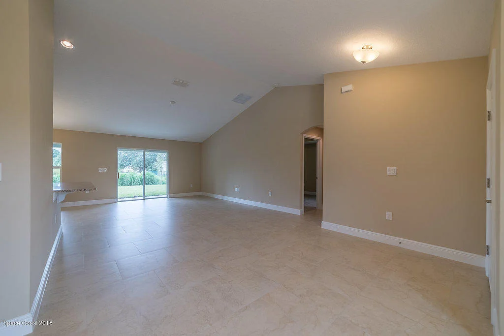 Photo of 1048 Landsdowne Drive