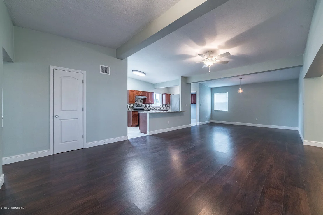 Photo of 954 Bianca Drive NE