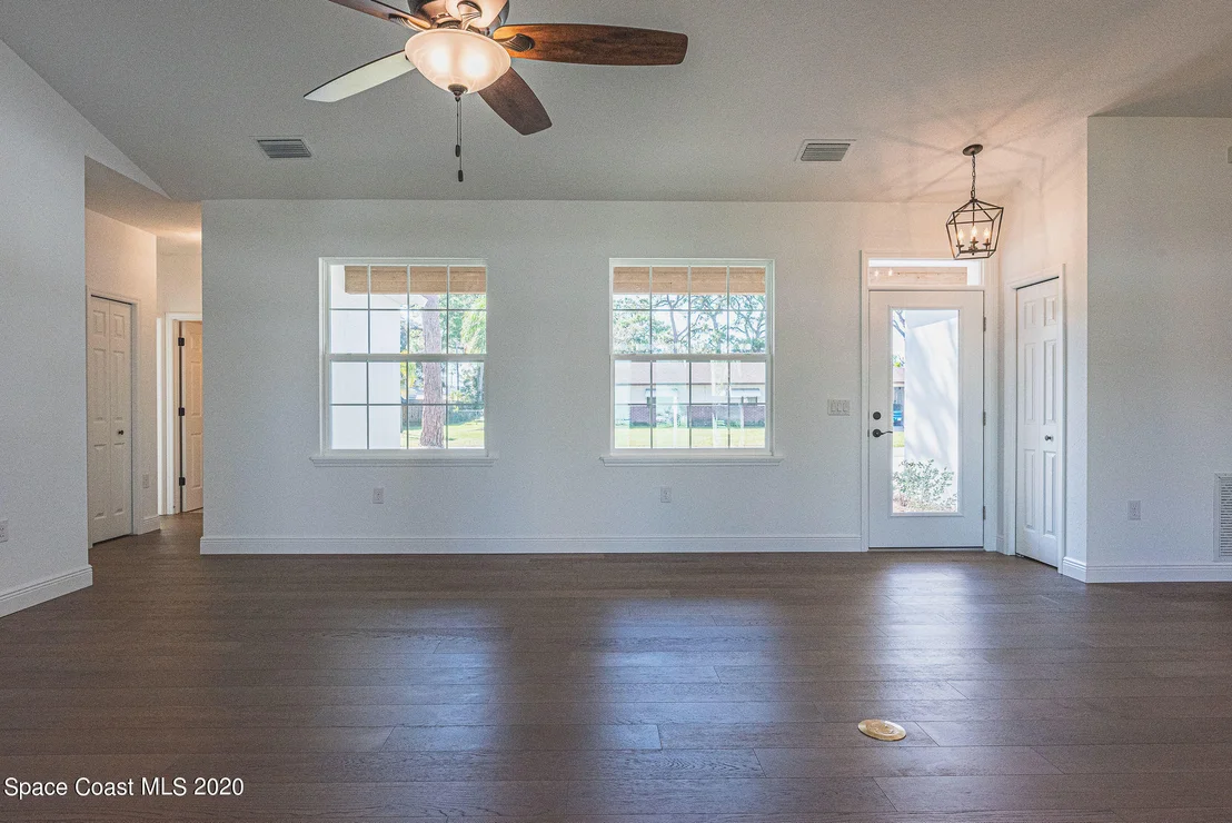Photo of 431 Crescent Drive