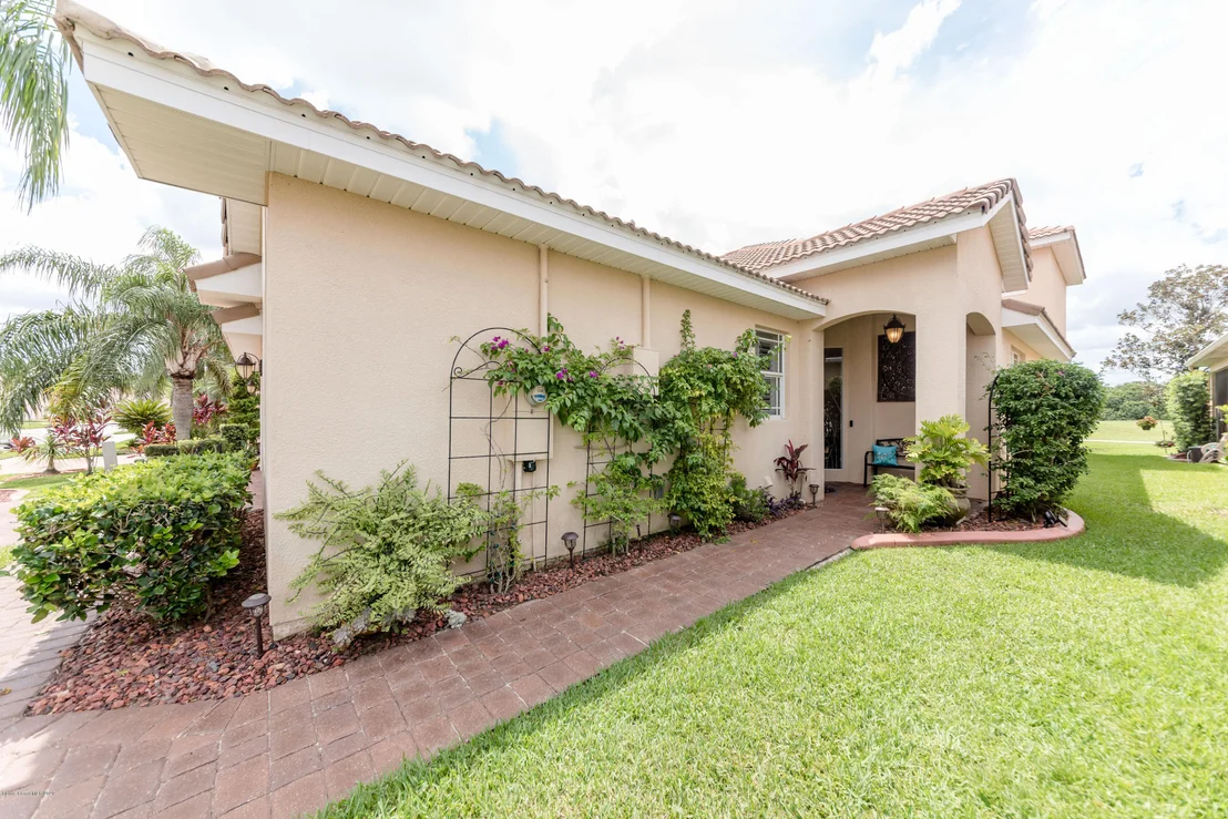 Photo of 800 Glen Abbey Way Way
