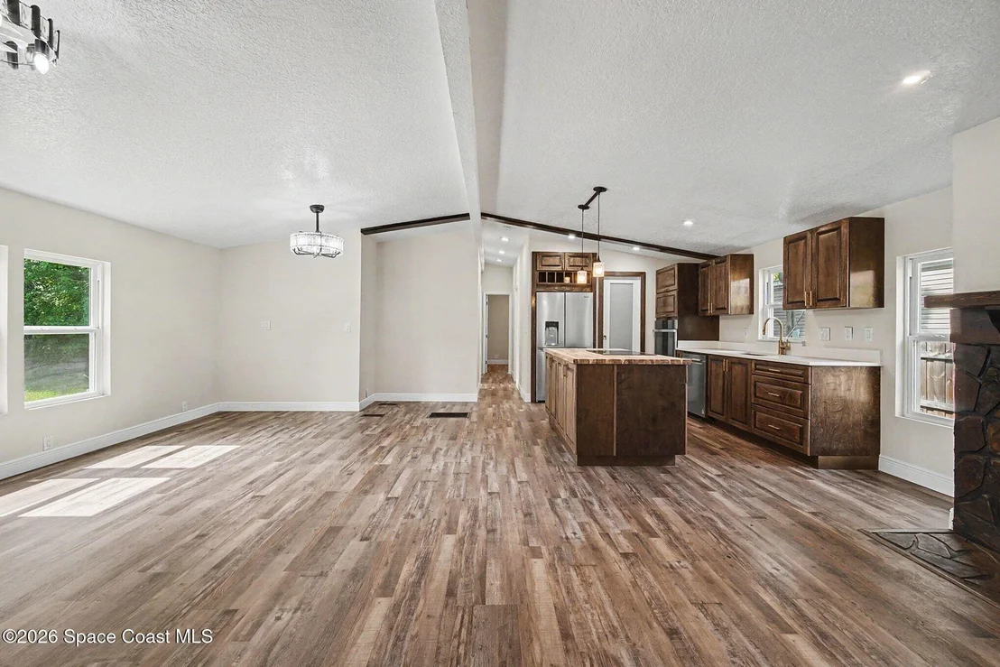 Photo of 24414 Maxwell Street