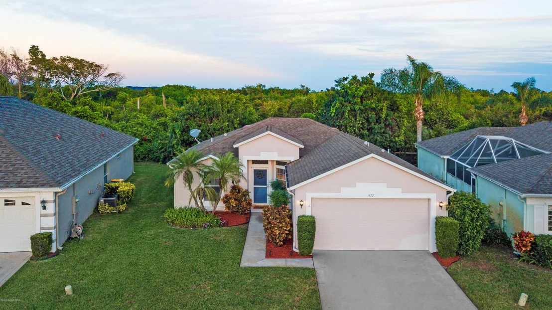 Photo of 977 Villa Drive