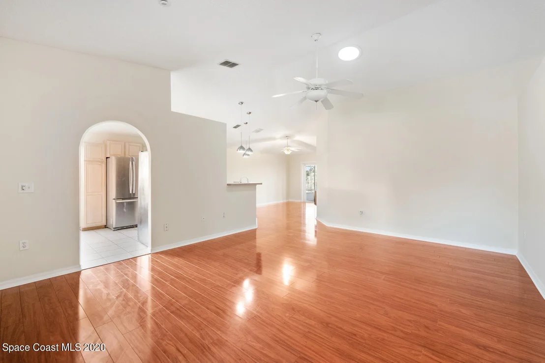 Photo of 1111 White Oak Circle