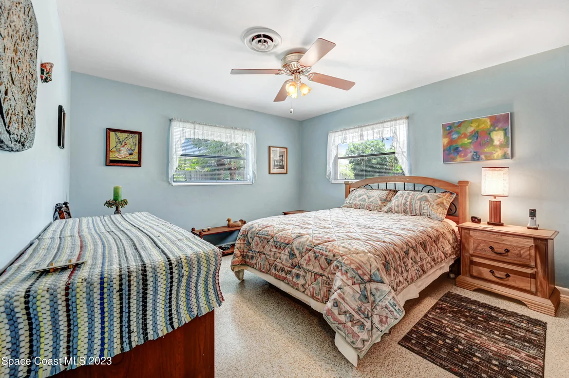 Photo of 621 N Robert Way