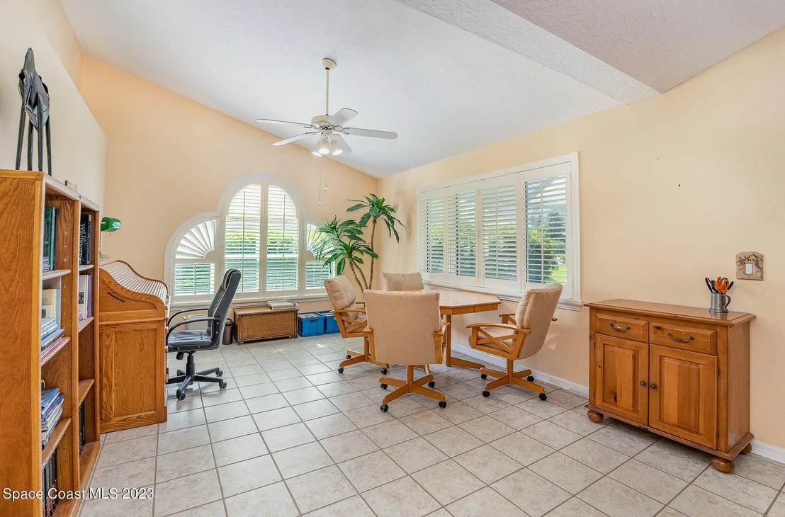 Photo of 498 Kimberly Drive