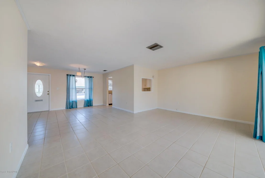 Photo of 433 Cardinal Drive