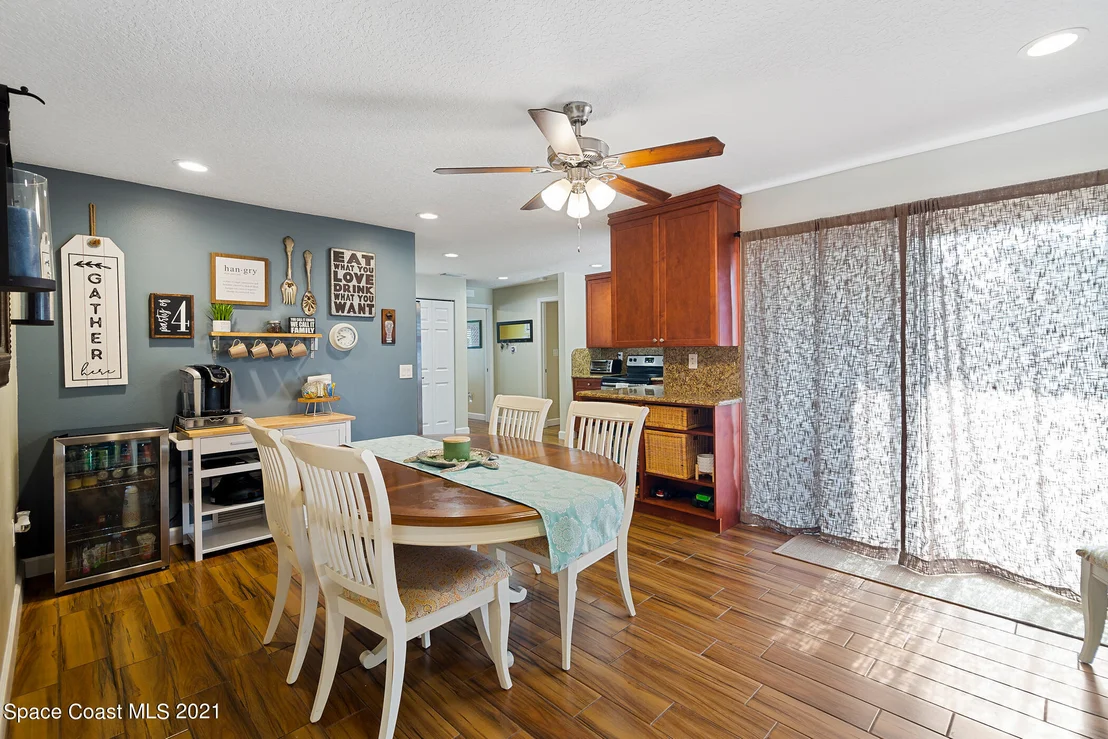Photo of 871 Kings Post Road