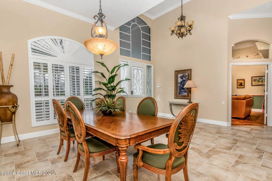 Photo of 889 Oak Park Drive