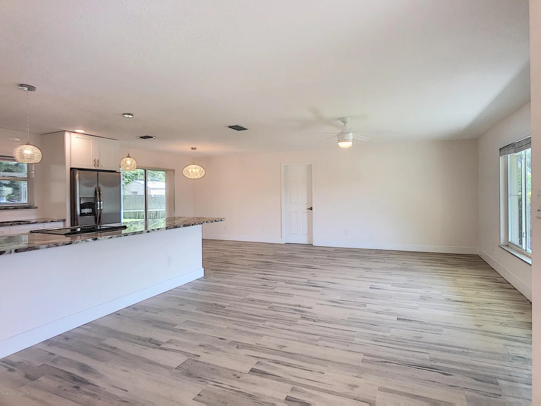 Photo of 304 N Roundtree Drive