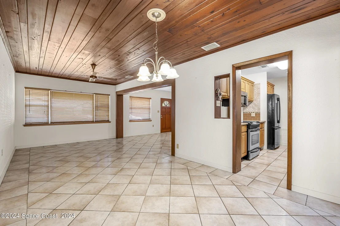 Photo of 319 Howard Lane