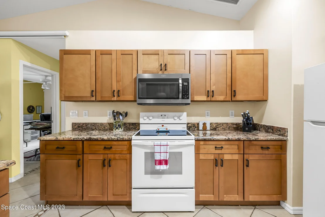 Photo of 1020 Meadowbrook Road NE