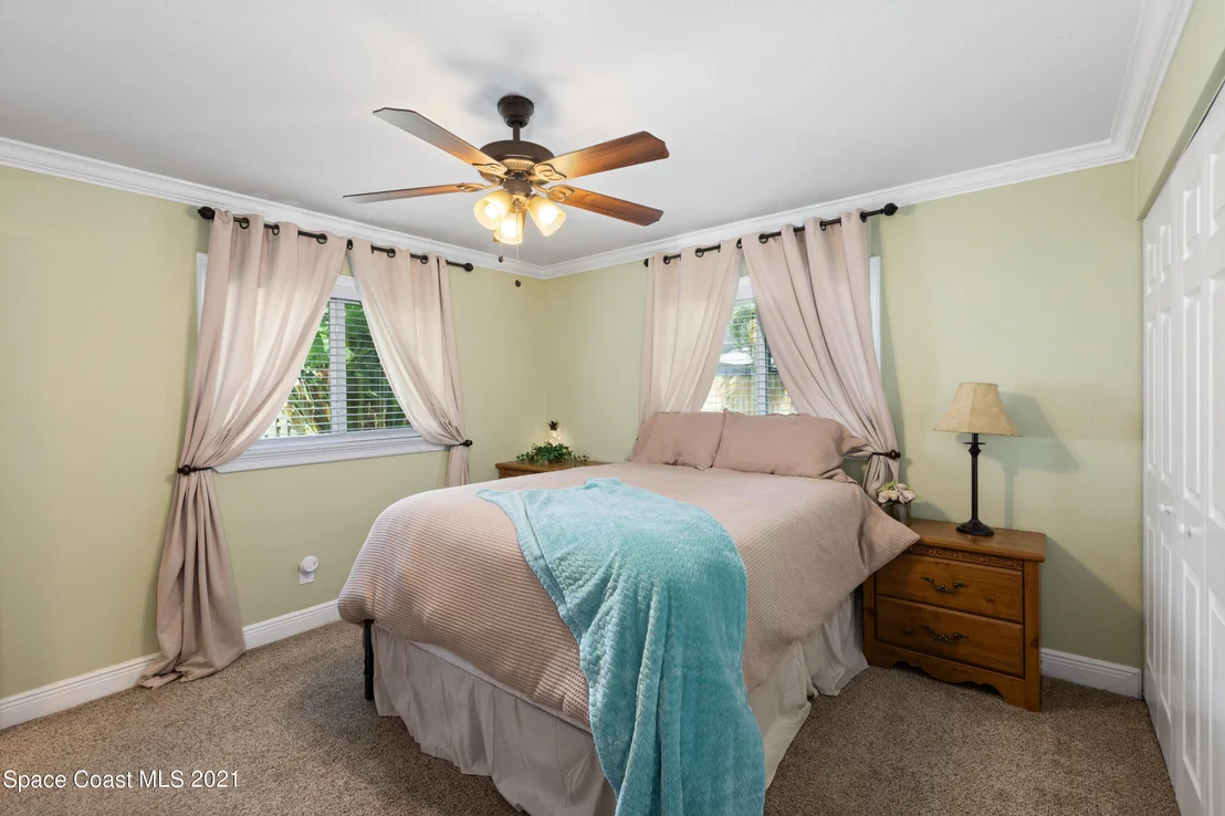 Photo of 2416 Lakeview Drive