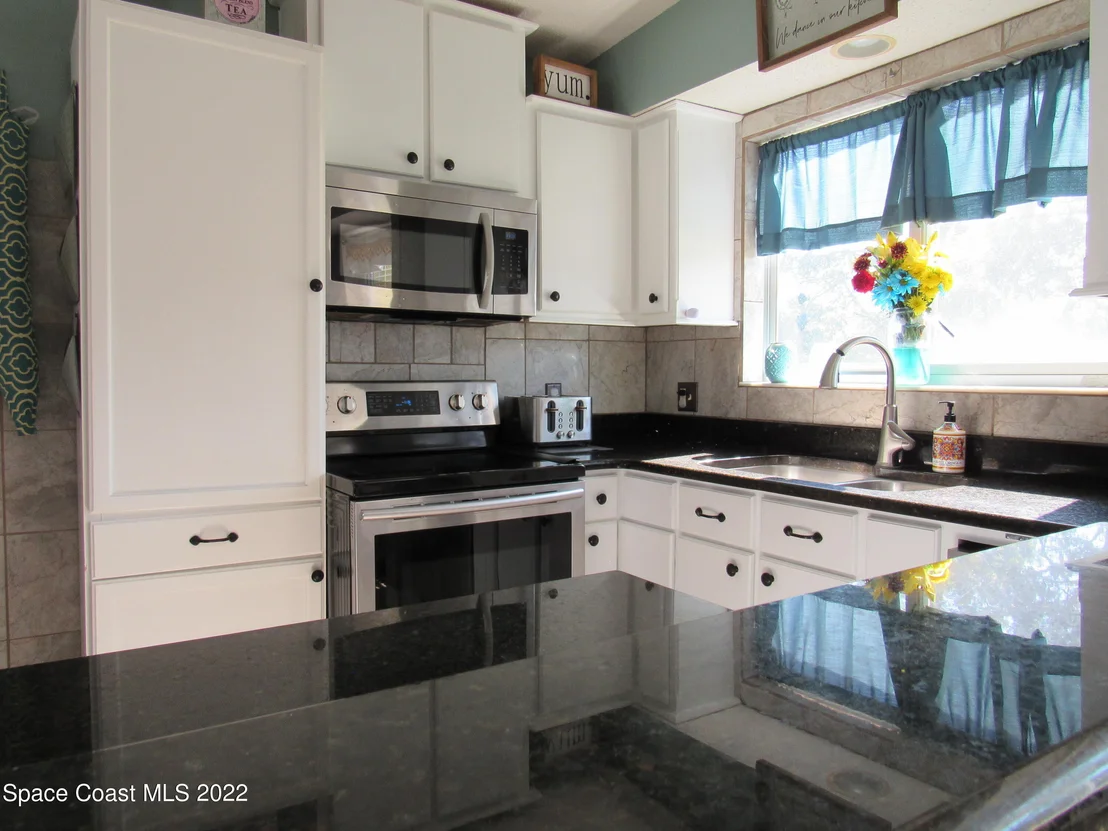 Photo of 920 Forest Road