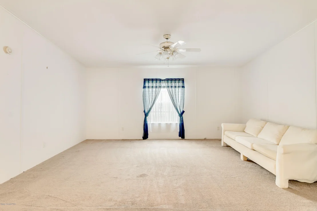 Photo of 725 Outer Drive