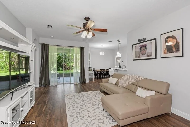 Photo of 276 SE Abernathy Circle