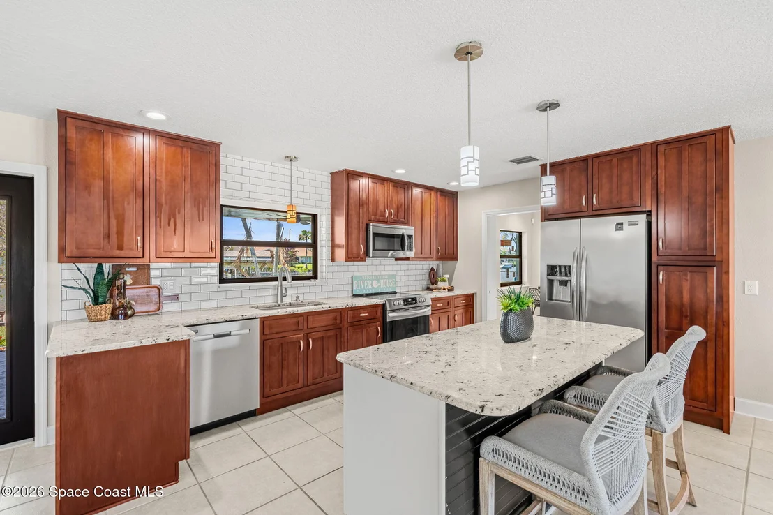 Photo of 213 River Road
