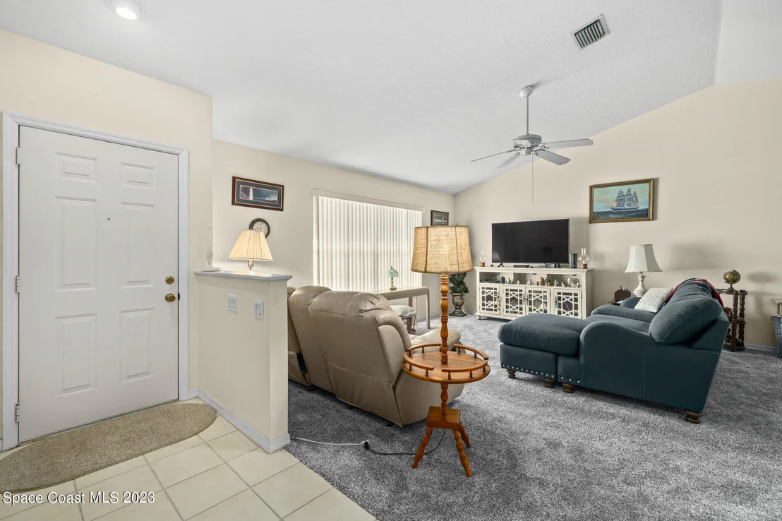 Photo of 982 Somerset Lane