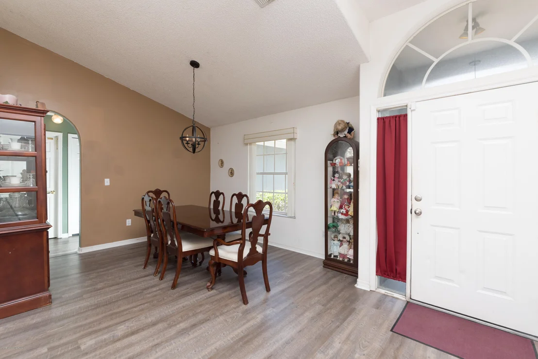 Photo of 876 High Pointe Circle