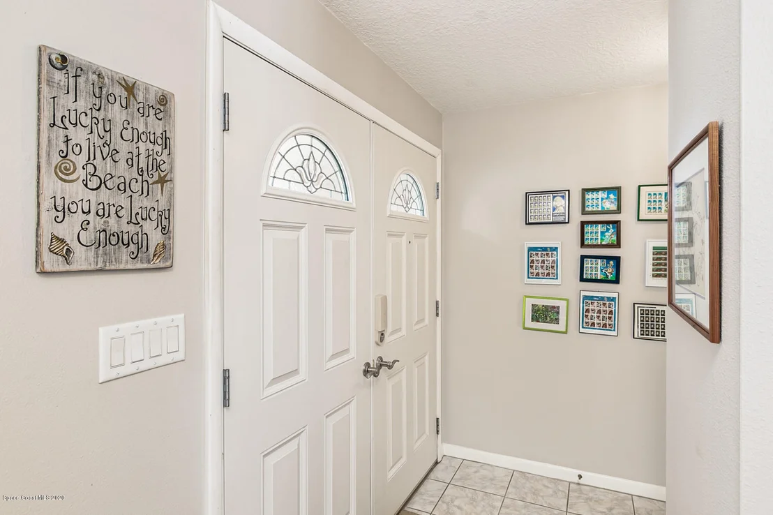 Photo of 565 Seabreeze Drive