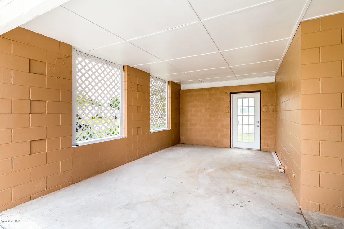 Photo of 1089 Madrid Road