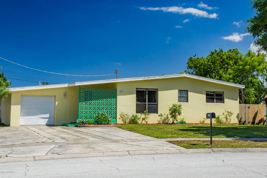Photo of 1073 Cabot Drive NE