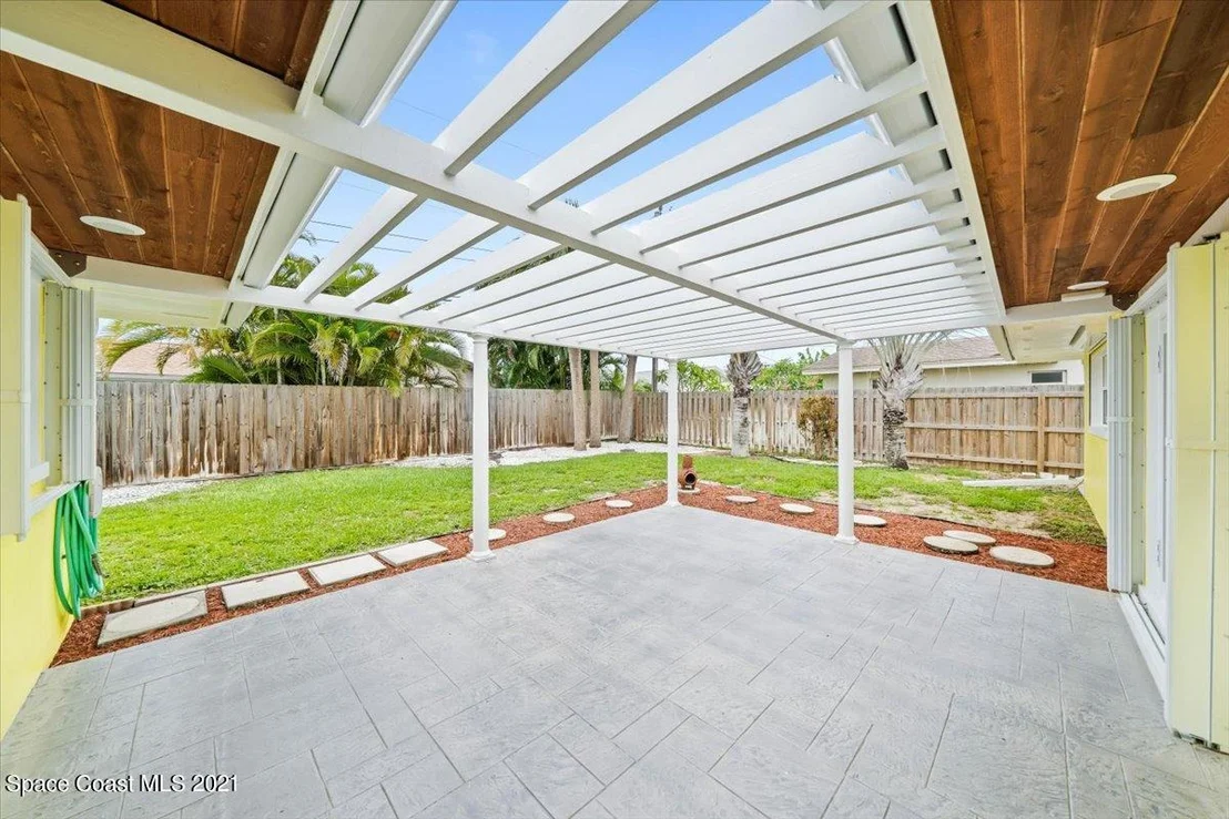 Photo of 320 Bahama Drive