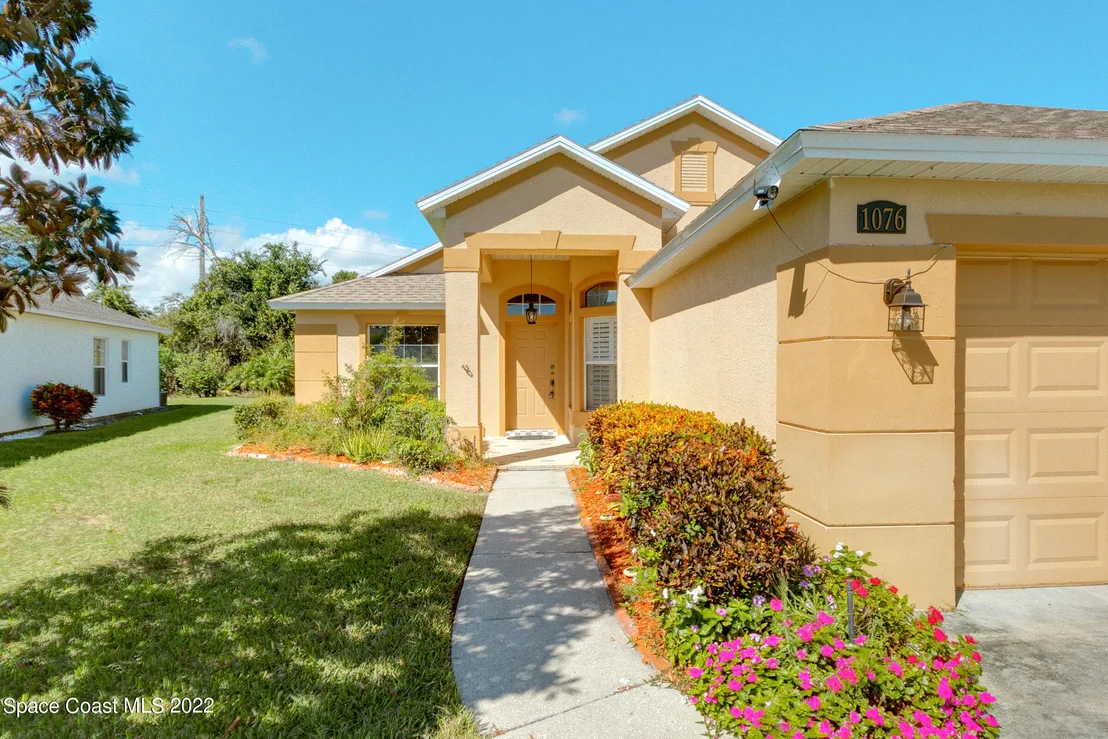 Photo of 1076 Pine Creek Circle NE