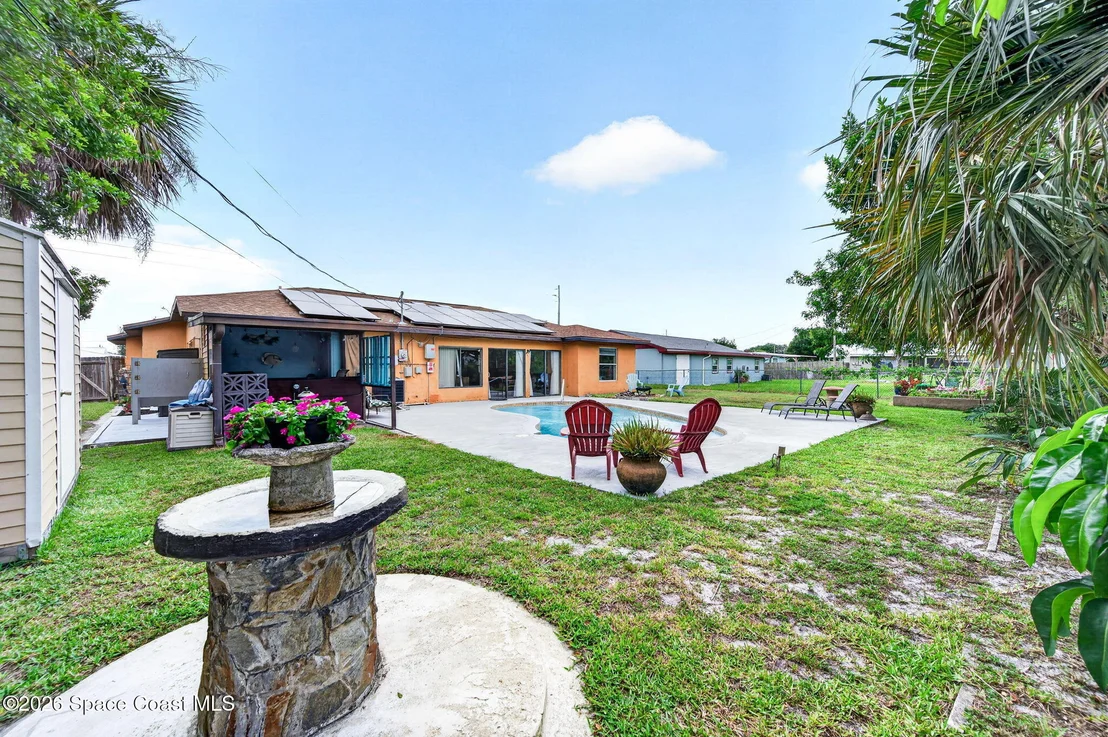 Photo of 719 Bianca Drive NE