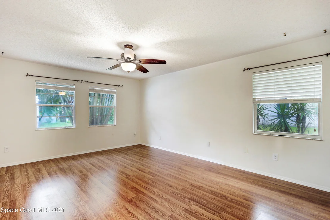 Photo of 1049 Glenham Drive NE