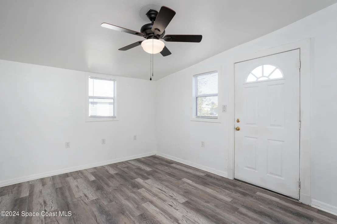 Photo of 1064 Cabot Drive NE