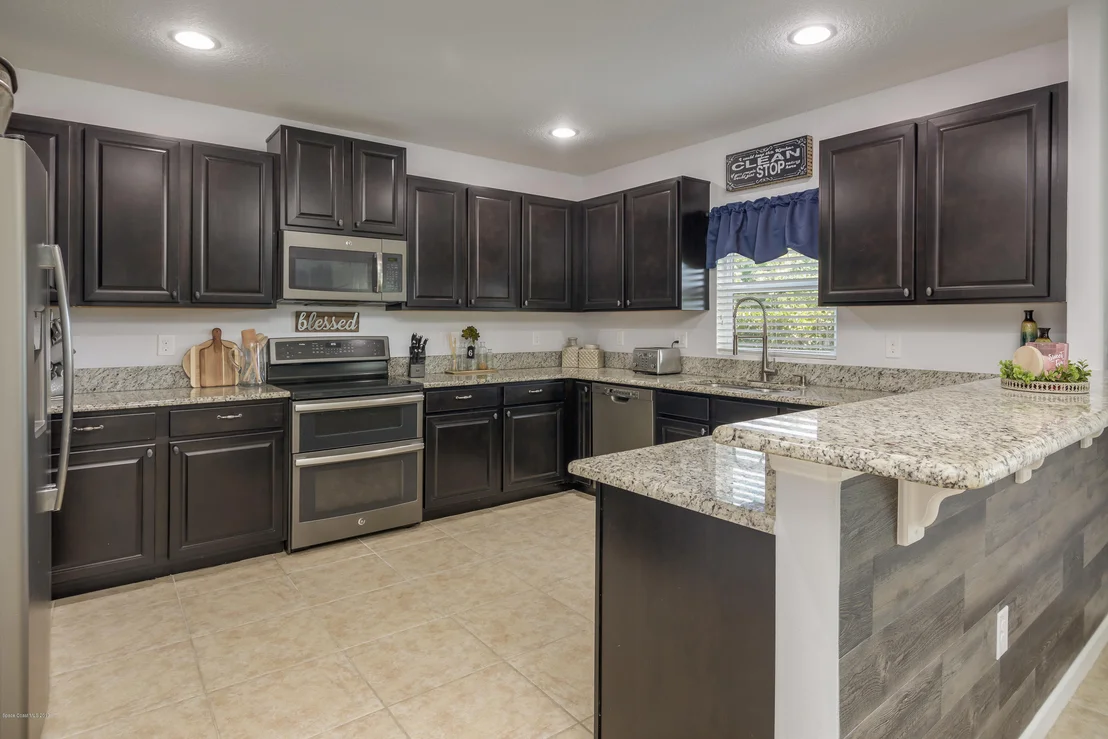 Photo of 559 Trymore Drive SE