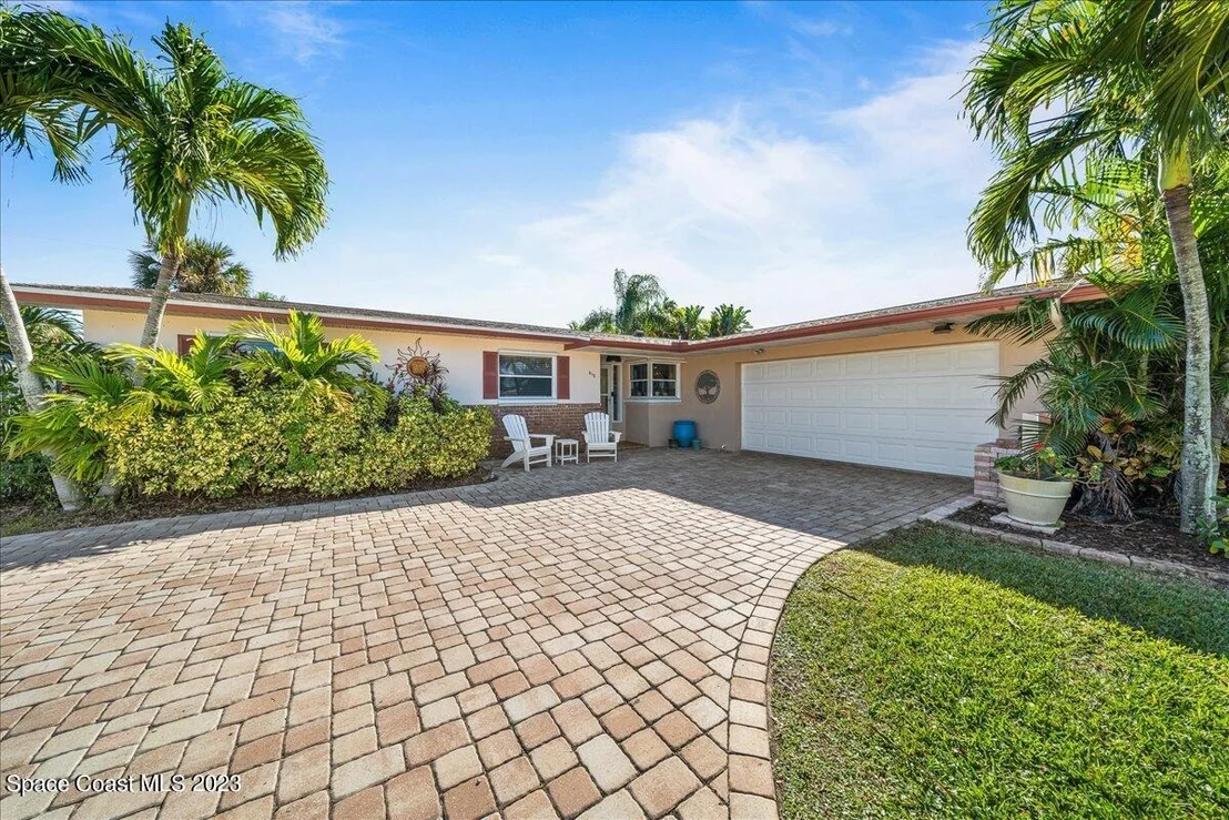 Photo of 615 N Robert Way
