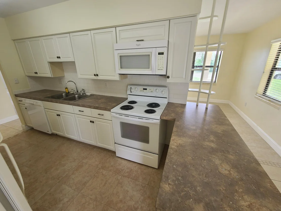 Photo of 408 Iris Lane