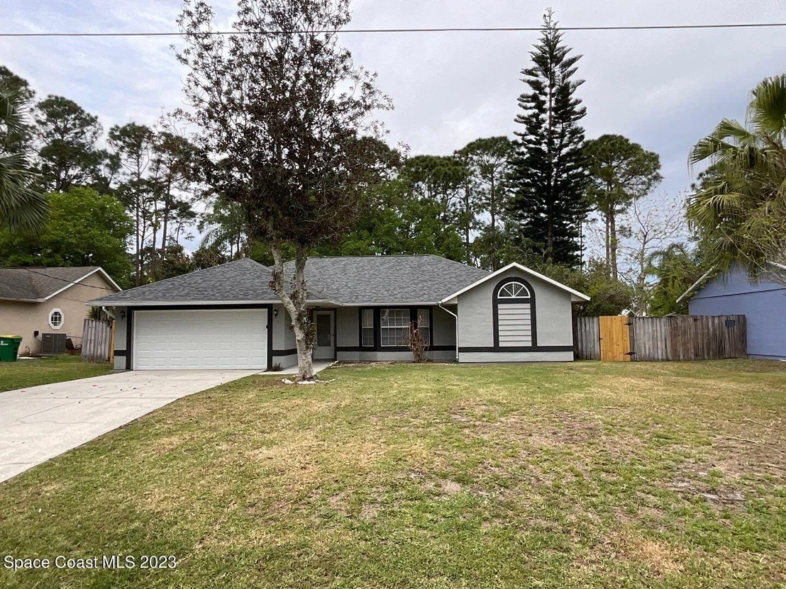 Photo of 6420 Golfview Avenue