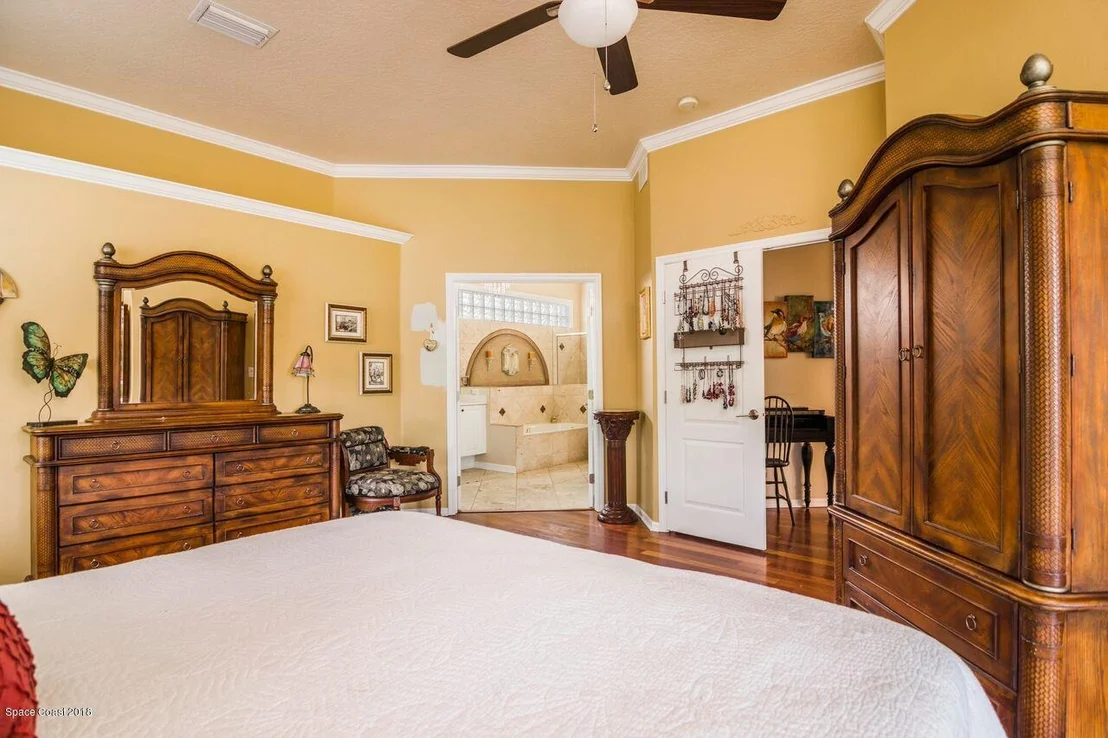 Photo of 943 Palm Brook Drive