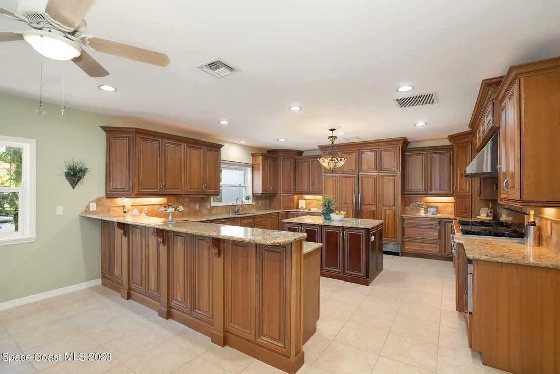 Photo of 1321 Pineapple Avenue