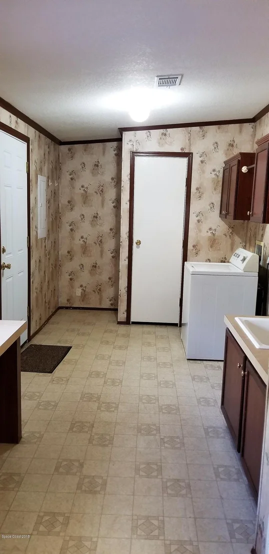 Photo of 2146 Parrish Road