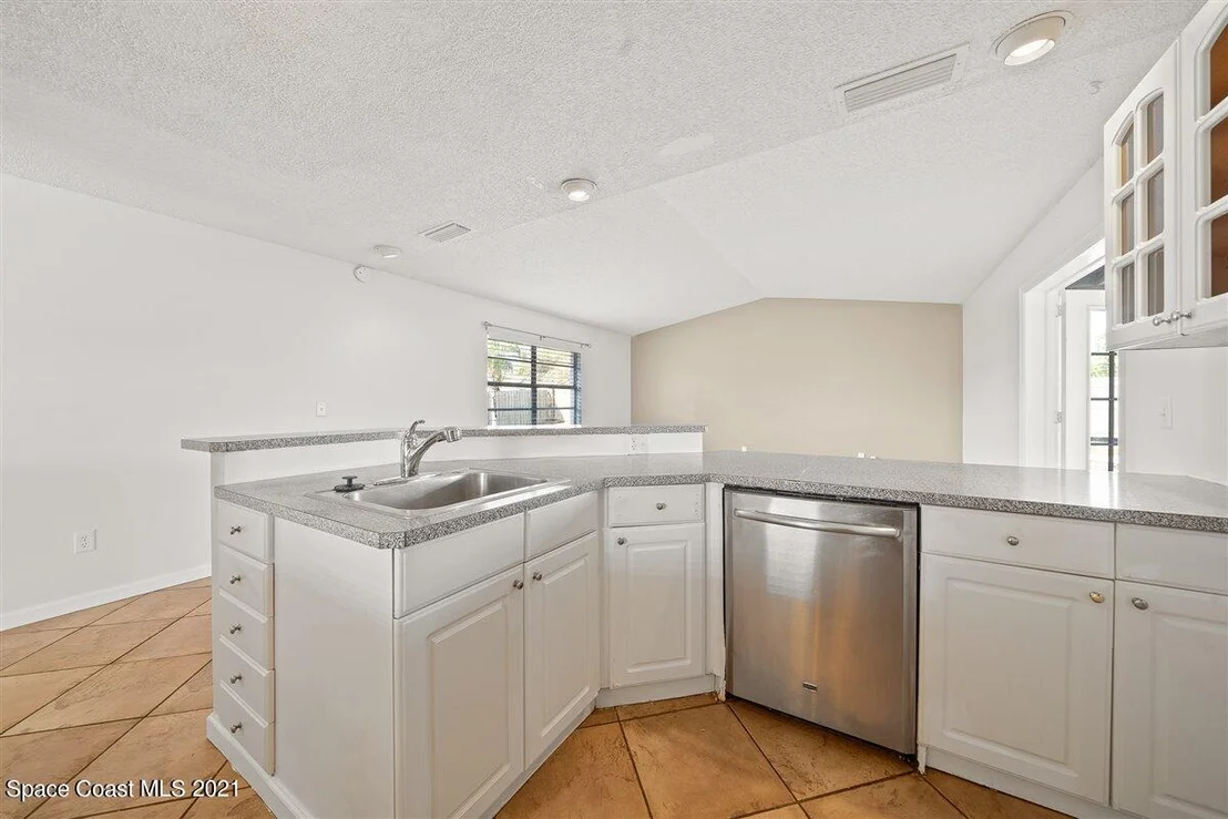 Photo of 550 Ford Circle W