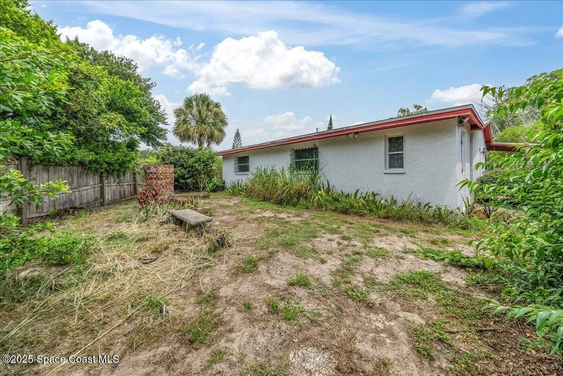 Photo of 979 Bouganvillea Drive