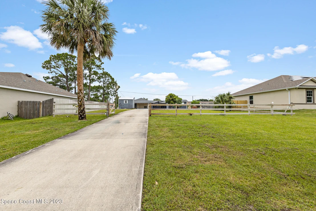 Photo of 3448 Jupiter Boulevard SE