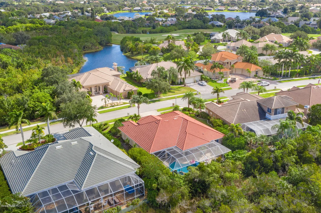 Photo of 824 Chatsworth Drive