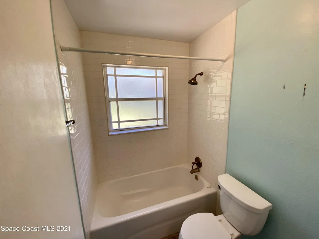 Photo of 2295 Commodore Boulevard