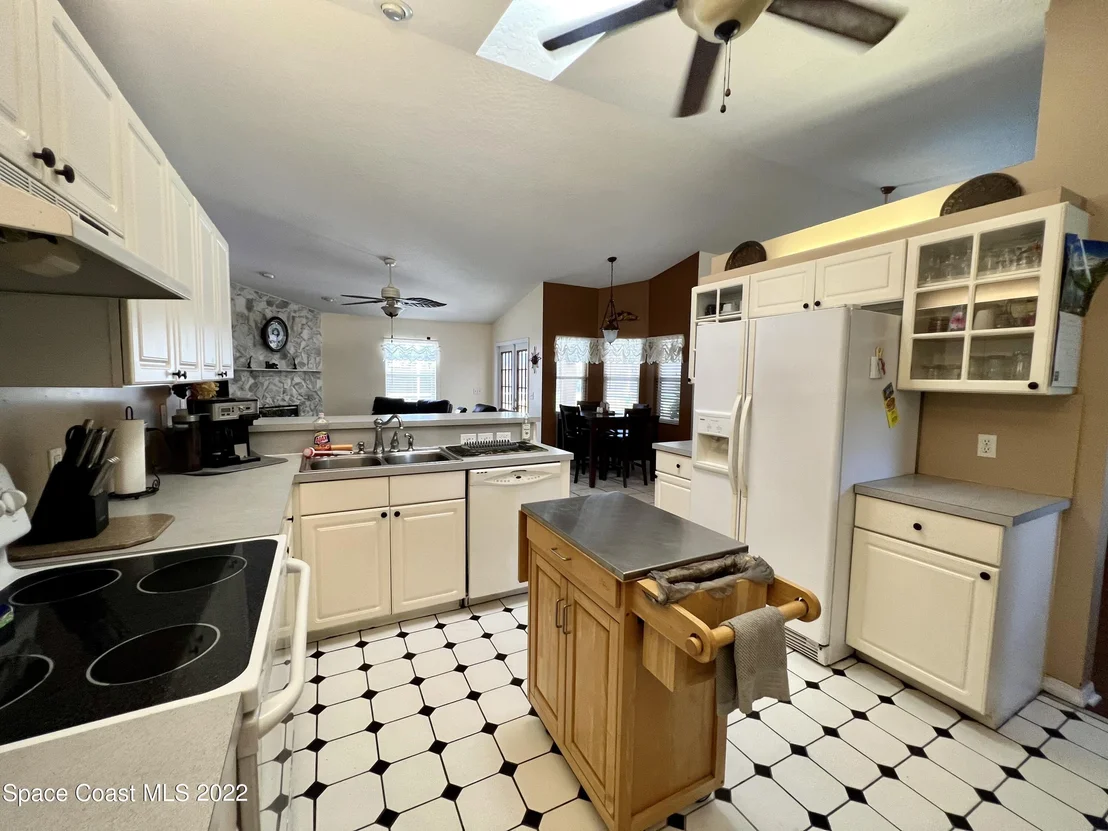 Photo of 6553 Cedar Avenue