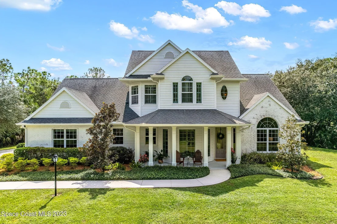 Photo of 5595 Willoughby Drive