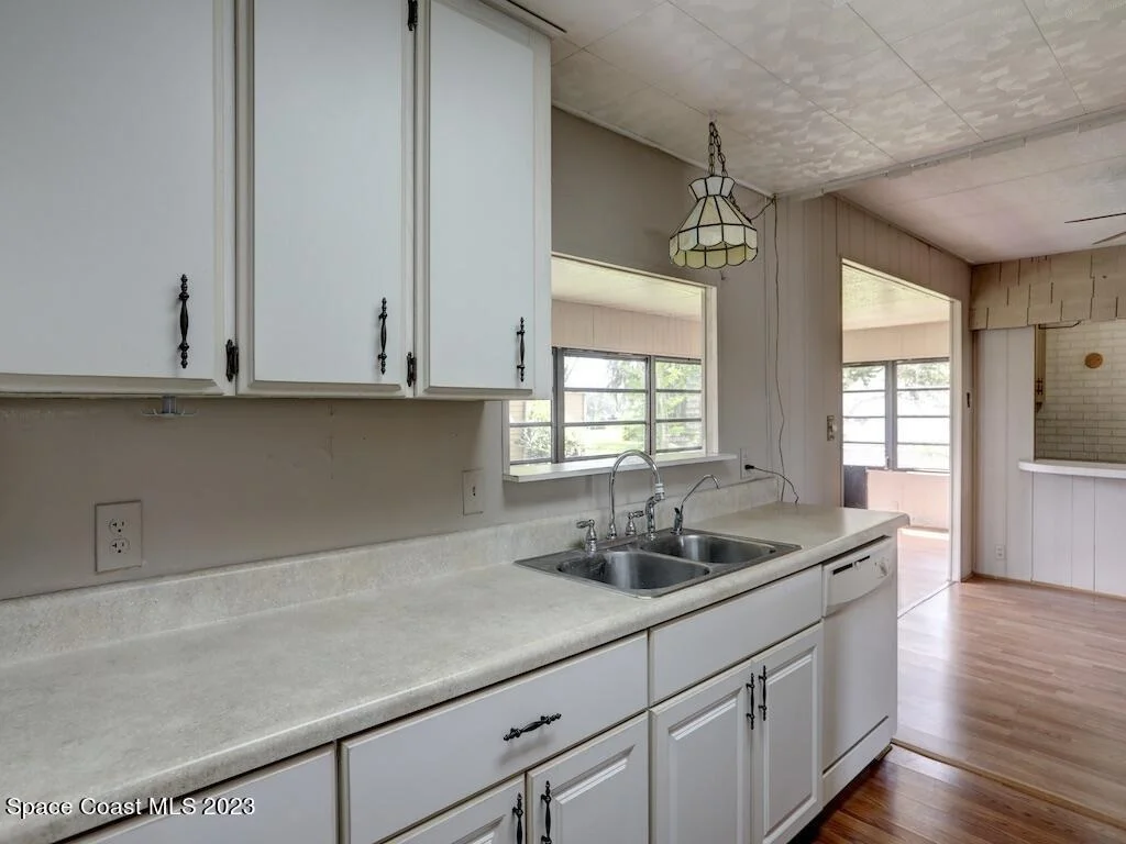 Photo of 925 Barefoot Boulevard