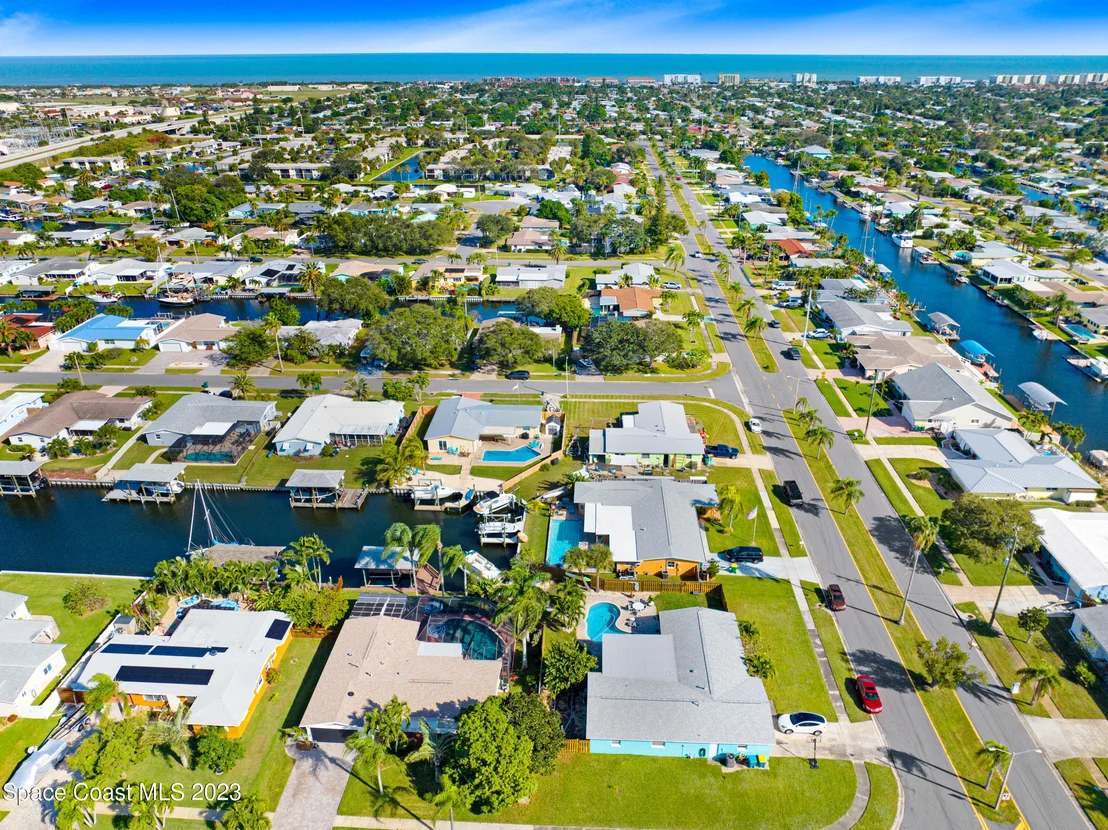 Photo of 405 Thrush Drive