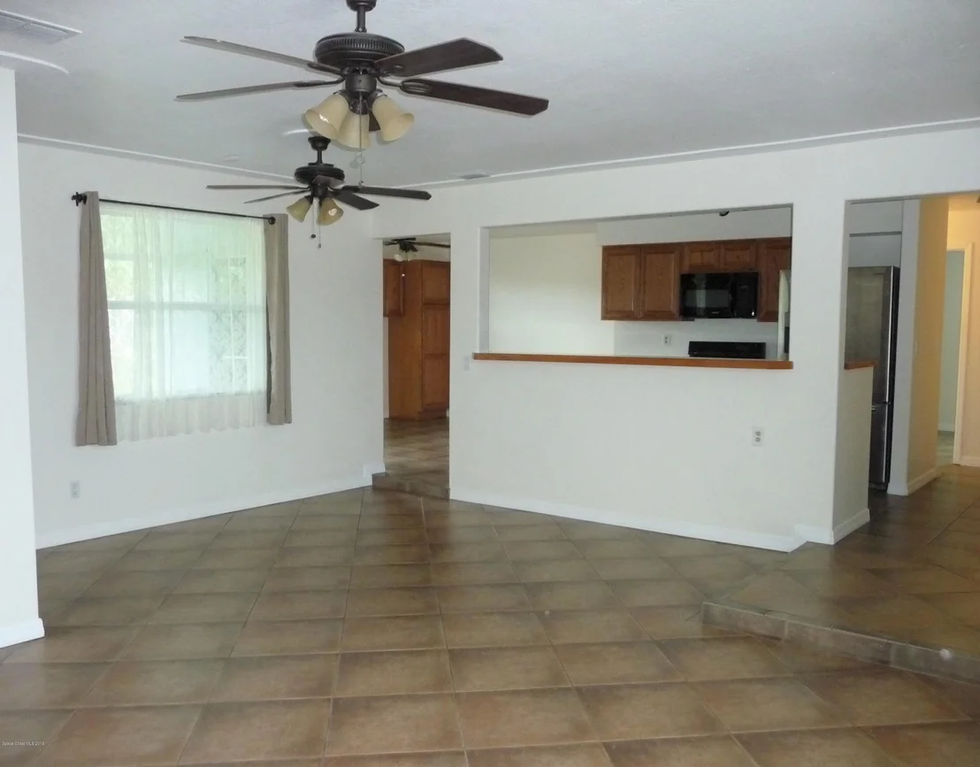Photo of 1593 Spruce Road