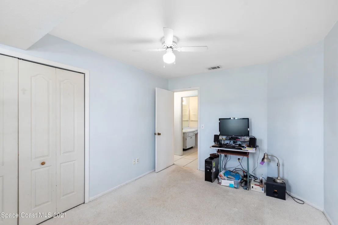 Photo of 859 Riviera Drive NE